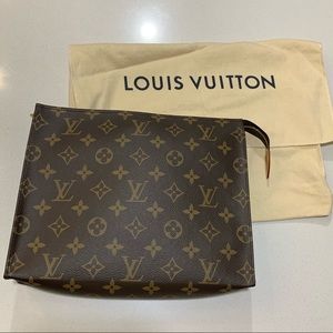 Louis Vuitton TOILETRY POUCH 26